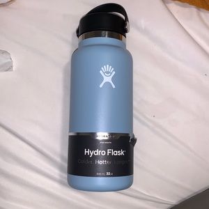 BRAND NEW 32OZ RAIN HYDROFLASK
